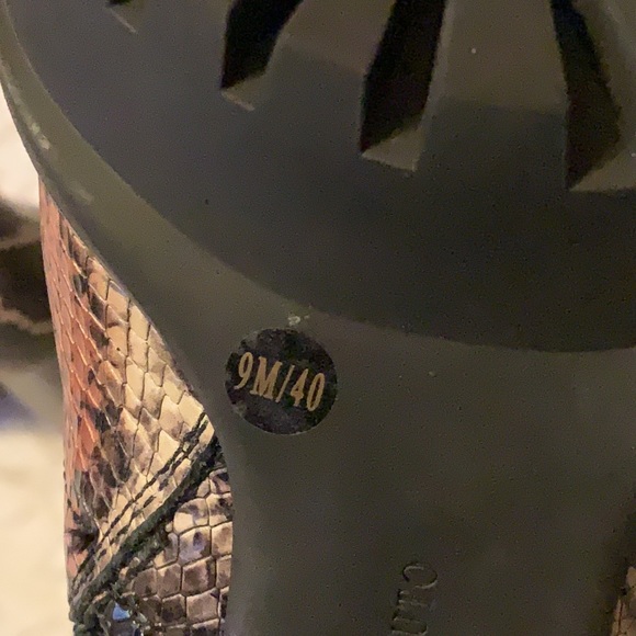 Vince Camuto Ermania Combat Block Heel Platform Boots Brown Snake Lace Up Sz 9 - Picture 10 of 11